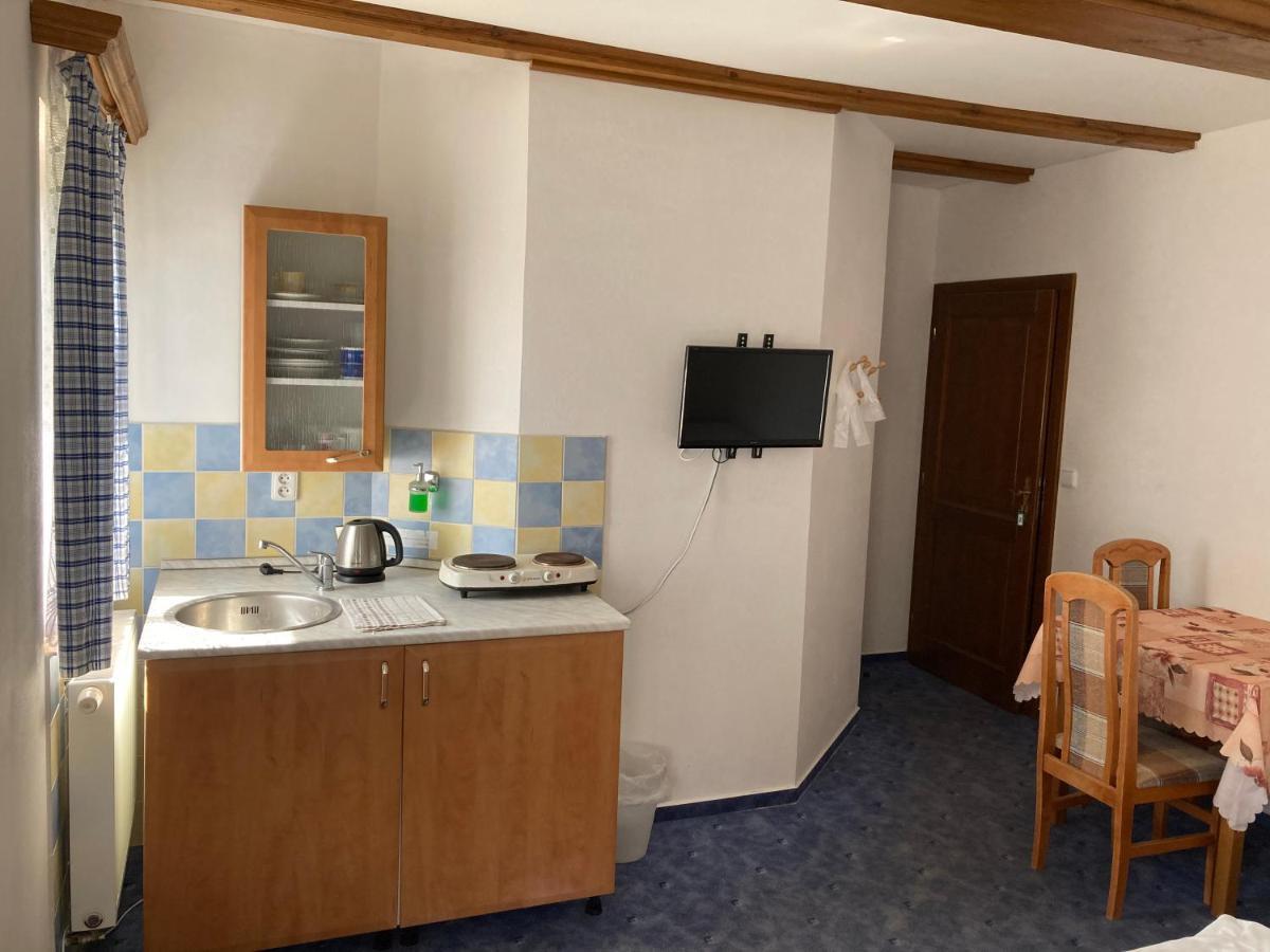 Chalupa A Apartmany Lojka Benecko Exterior photo